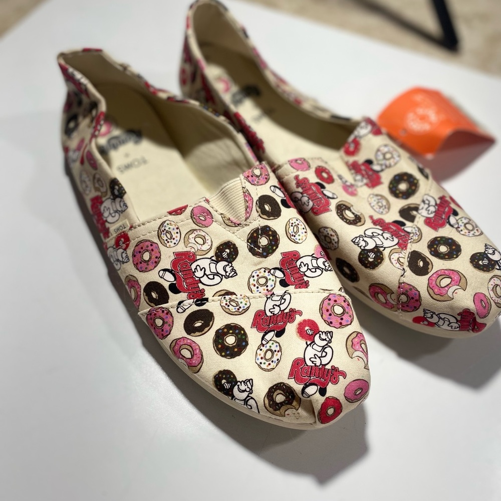 Tom’s Randy’s‎ Donuts Slip On Canvas Woman’s Shoes In The Color Natural NWT 12 - Picture 8 of 16